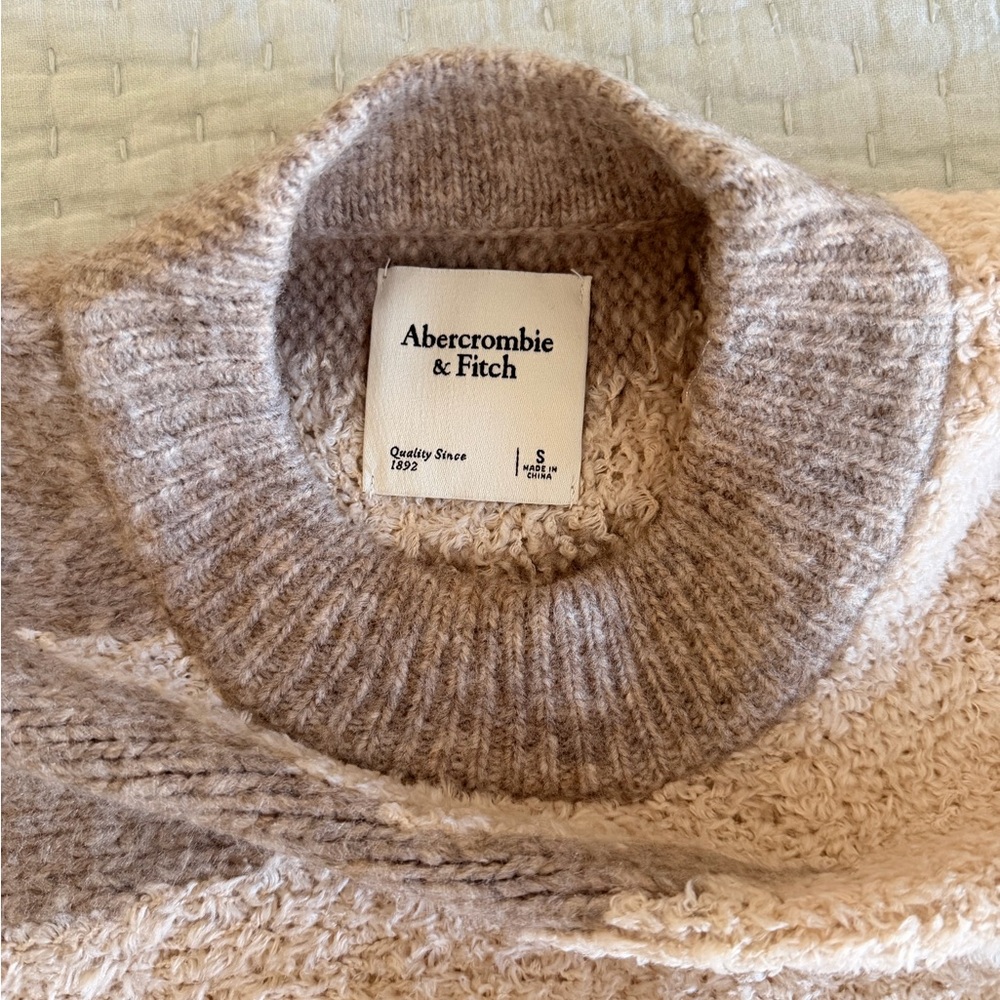 Abercrombie & Fitch Colorblock Crème Women's Sweater - Picture 3 of 4